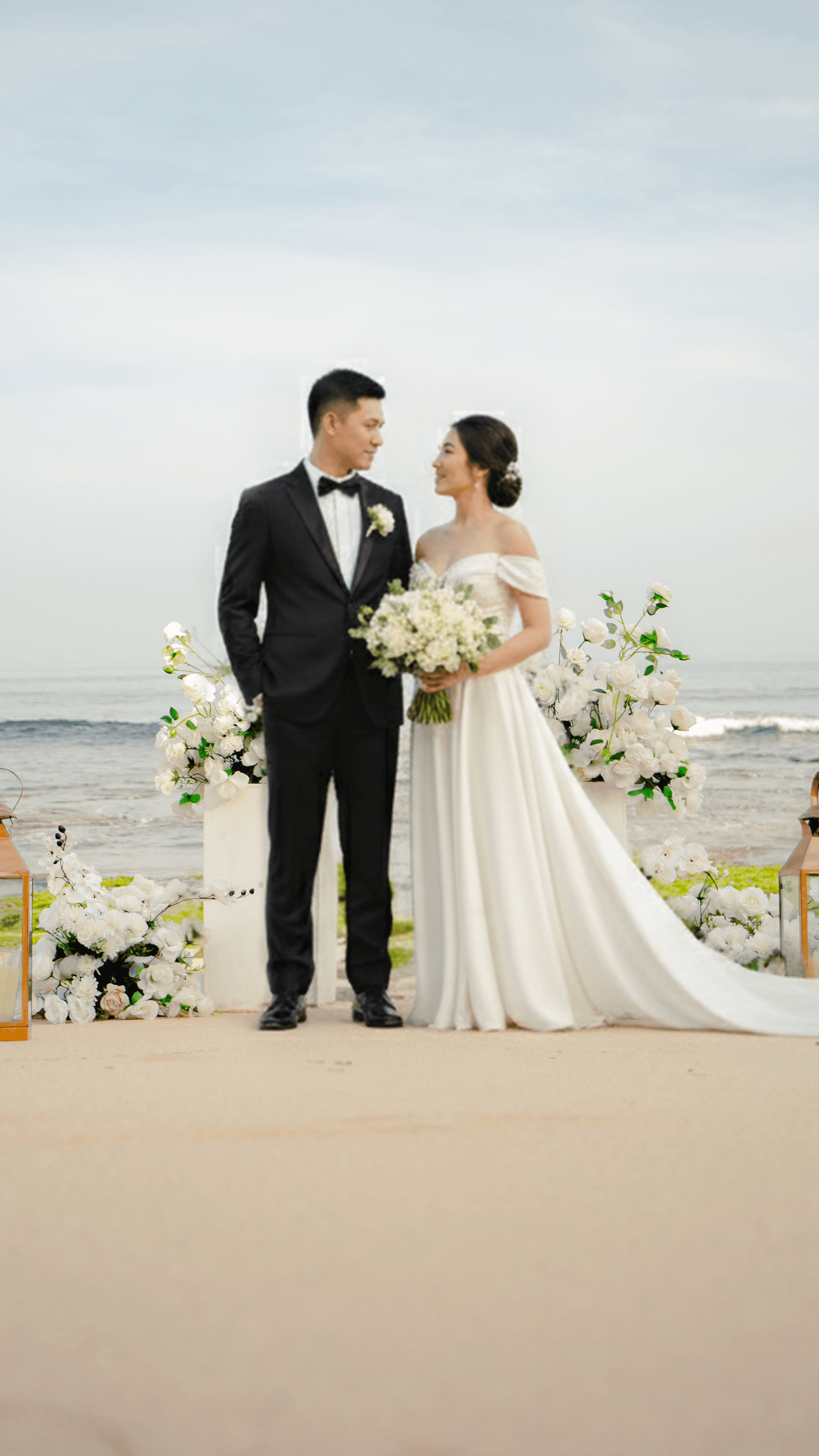 Beautiful bridal bouquet with peach roses